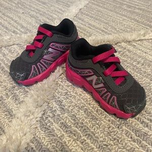 New Balance Baby walker shoes 890v4 size 2